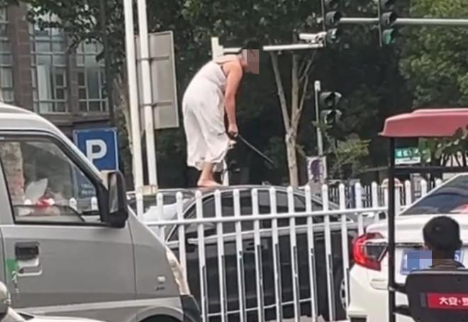 车通报：系精神病发作家属愿意承担赔偿冰球突破豪华版女子持械当