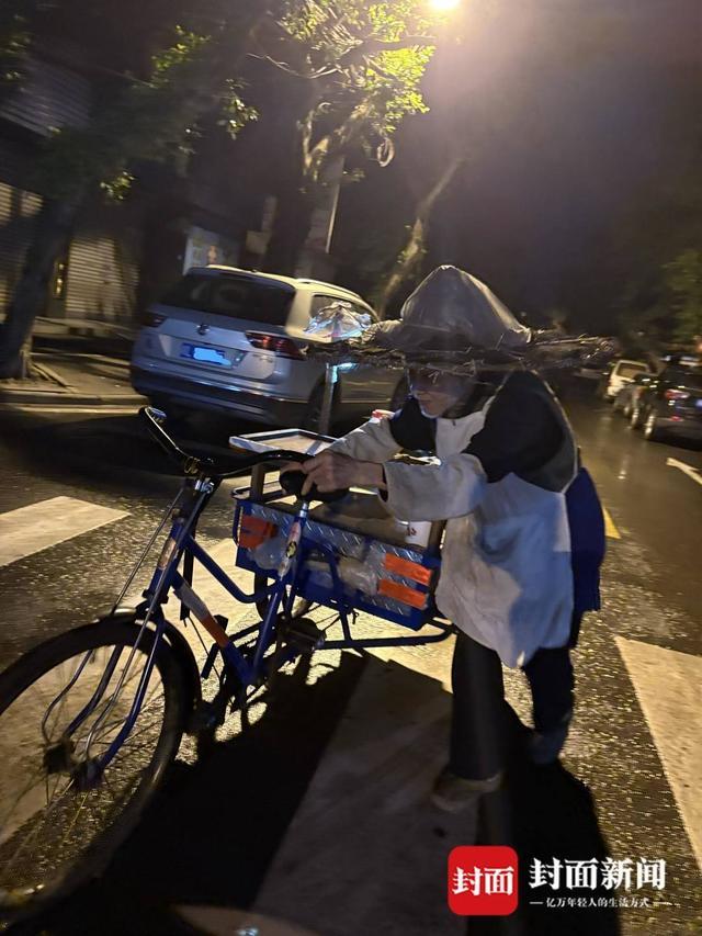 岁“粽子爷爷”：方便年轻人吃口热乎早饭｜封面头条冰球突破网站5毛钱一个粽 16年不涨价 乐山90(图7)