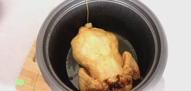 细做法告诉你色香味美鸡肉滑嫩超简单冰球突破豪华版广东正宗豉油鸡做法详(图2)