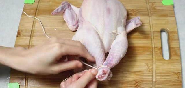 细做法告诉你色香味美鸡肉滑嫩超简单冰球突破豪华版广东正宗豉油鸡做法详(图10)