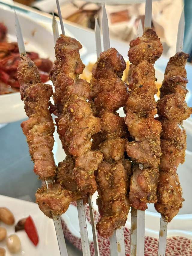 场：小龙虾+牛杂煲引爆郑州美食圈冰球突破平台纪闲斋夏日新品惊艳登(图3)